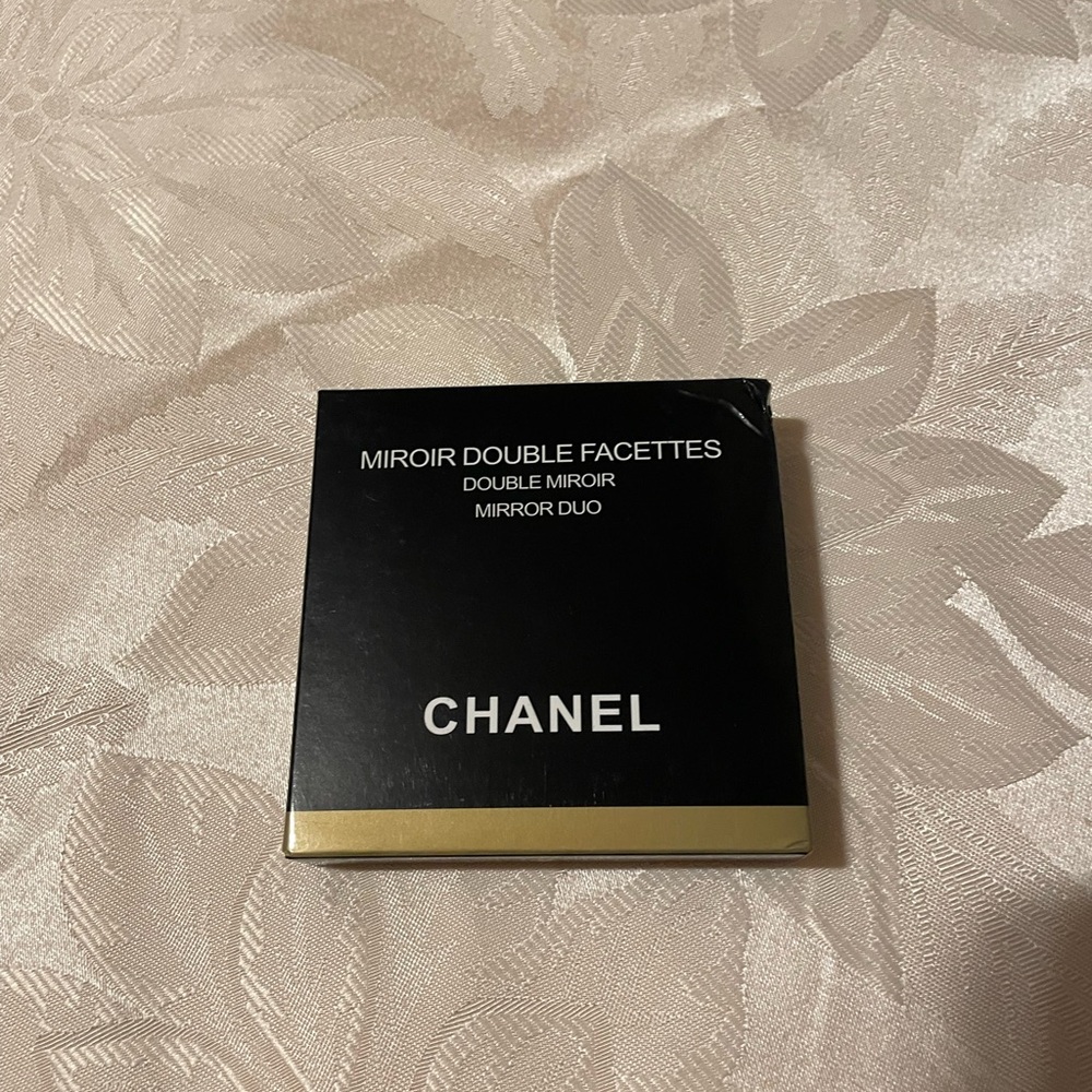 Chanel Double Facettes Mirror Duo red new in box